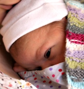 Ein schlafendes Baby, eine neue Geschichte zum Feiern
